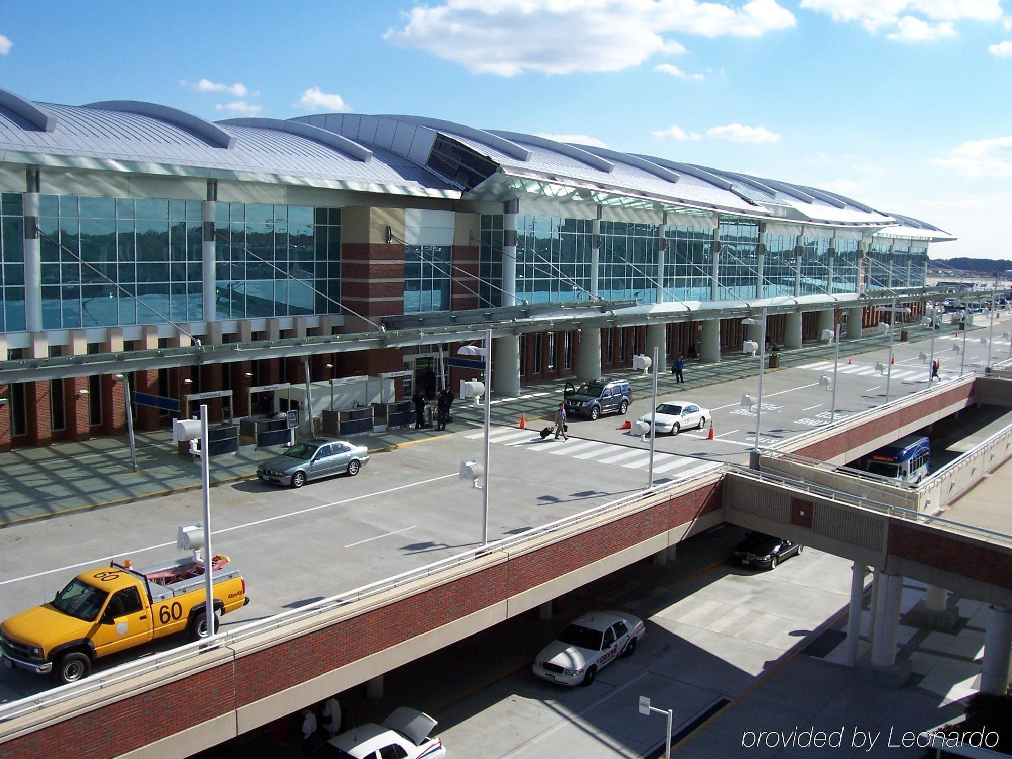 Готель Doubletree Richmond Airport Сендстон Екстер'єр фото